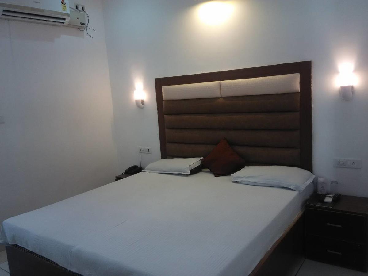 Hotel Kings Retreat Patiala Ngoại thất bức ảnh